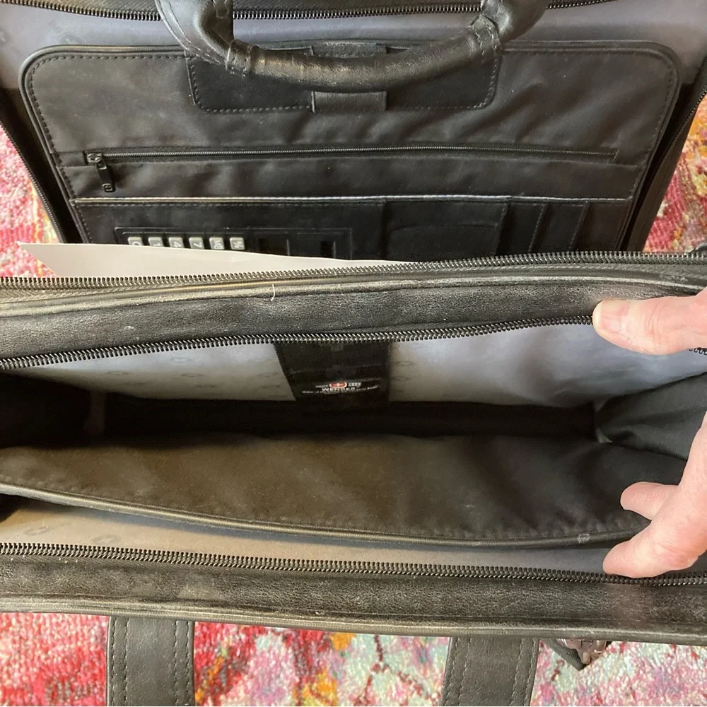 Wenger Swiss Army Laptop Computer Case Shoulder Carryon Briefcase Black